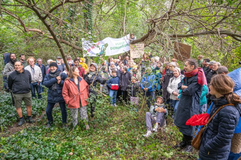 Vingt-neuf collectifs et associations de défense de la nature et du secteur de la santé soutiennent les activistes qui occupent le Donderberg